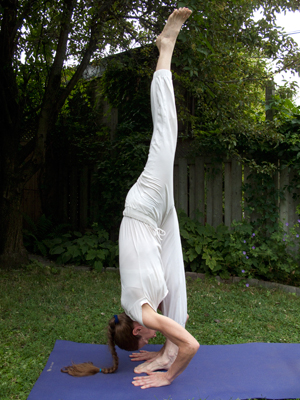 head-knee yoga position by Anne Parsonage