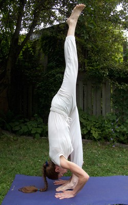 head-knee yoga position by Anne Parsonage